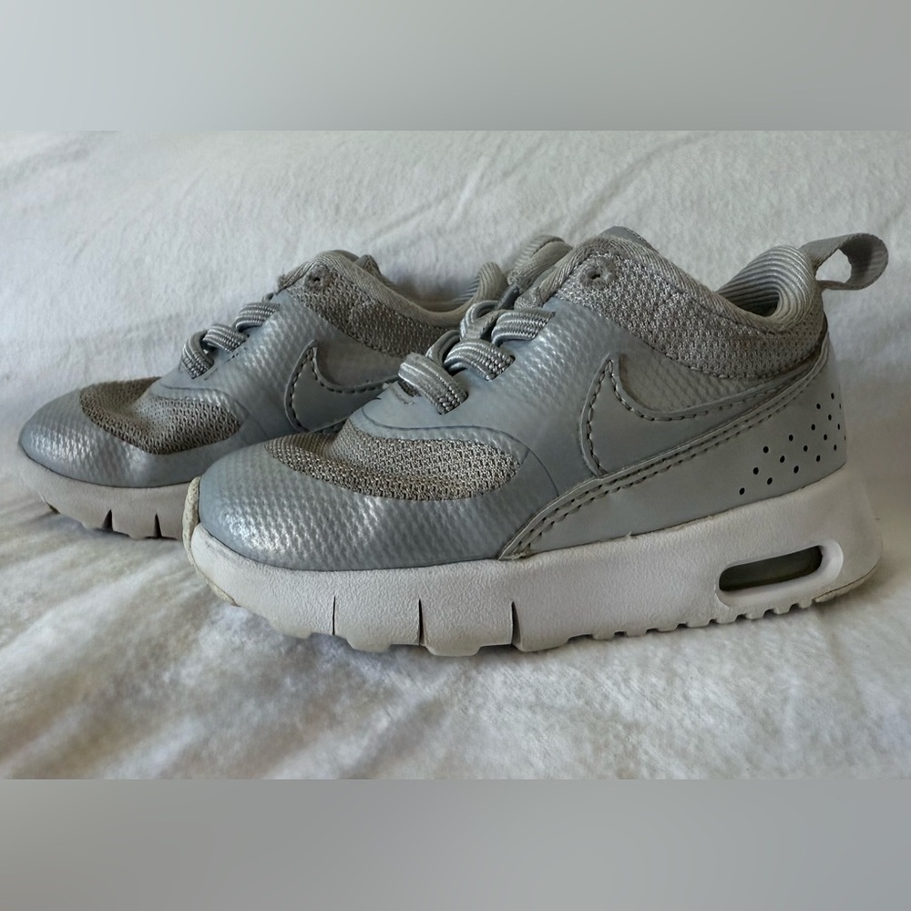 Nike Toddler Light Gray Sneakers